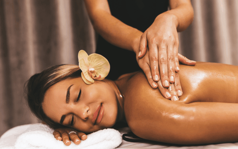 Sesión de masaje balinés con aceites esenciales en spa